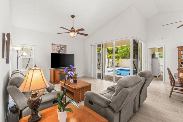 25 Wyndham Lane, Palm Beach Gardens, FL 33418