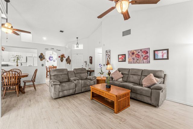 25 Wyndham Lane, Palm Beach Gardens, FL 33418