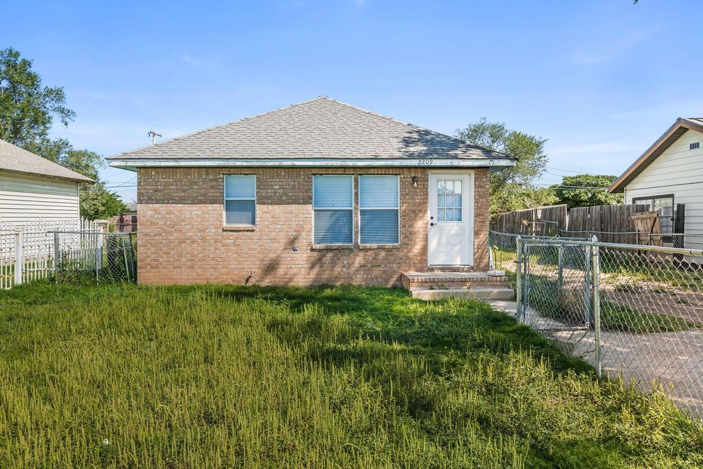 2209 BROOK Avenue, Amarillo, TX 79107