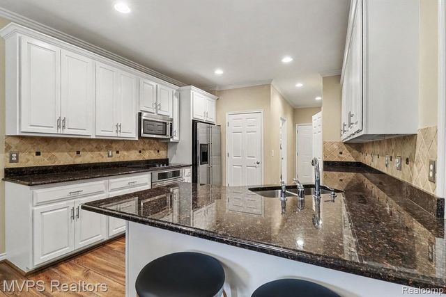 51879 Shoreview Drive, Shelby Twp, MI 48316