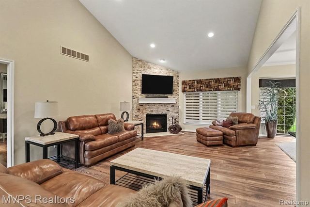 51879 Shoreview Drive, Shelby Twp, MI 48316