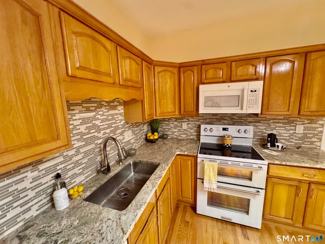 39 Denyelle Drive 39, Rocky Hill, CT 06067