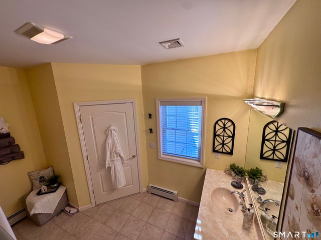 39 Denyelle Drive 39, Rocky Hill, CT 06067