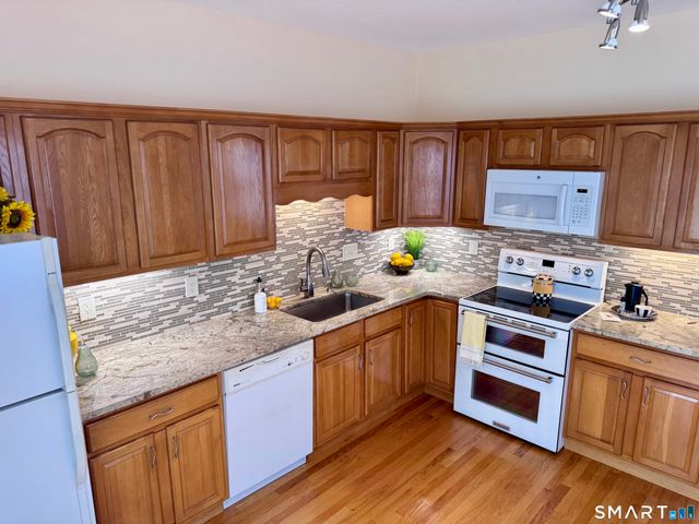 39 Denyelle Drive 39, Rocky Hill, CT 06067