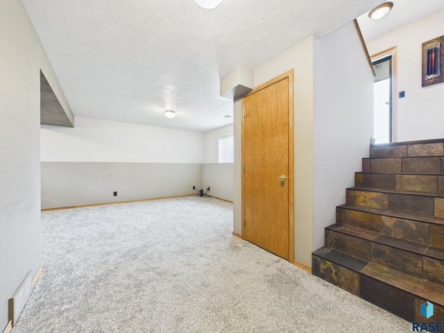 400 Philly Cir Circle, Harrisburg, SD 57032