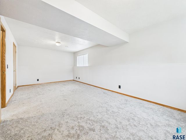 400 Philly Cir Circle, Harrisburg, SD 57032