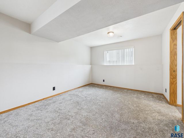 400 Philly Cir Circle, Harrisburg, SD 57032