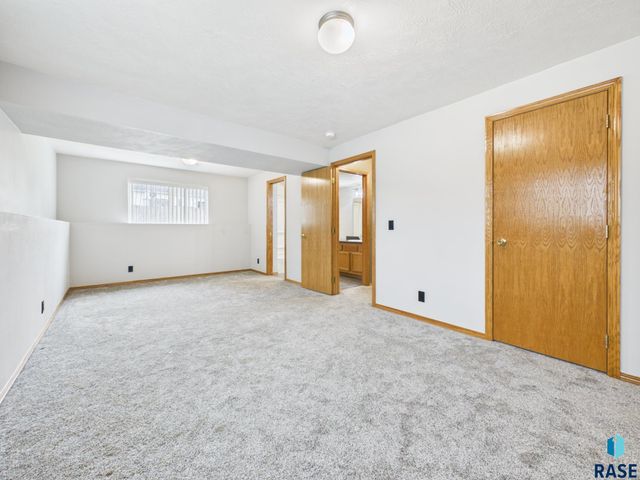 400 Philly Cir Circle, Harrisburg, SD 57032