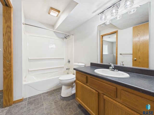 400 Philly Cir Circle, Harrisburg, SD 57032