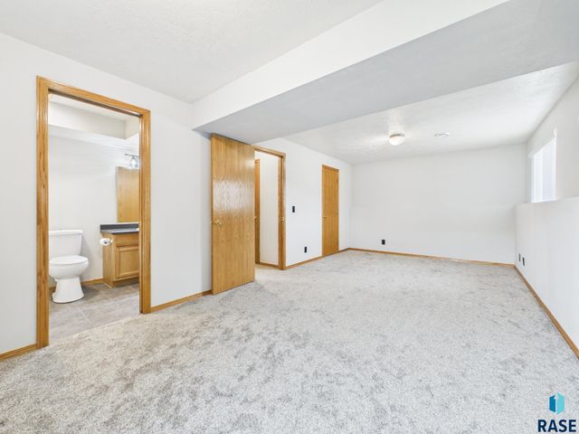 400 Philly Cir Circle, Harrisburg, SD 57032