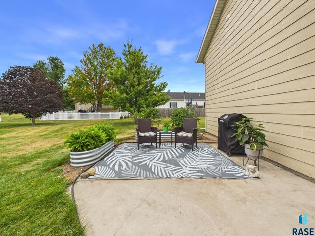 400 Philly Cir Circle, Harrisburg, SD 57032