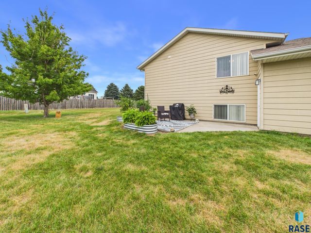 400 Philly Cir Circle, Harrisburg, SD 57032