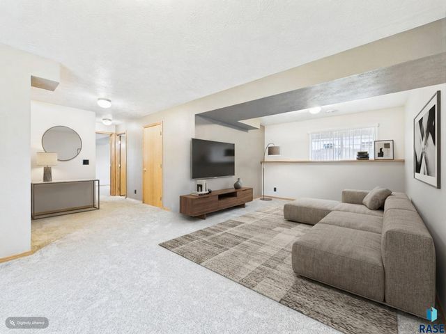 400 Philly Cir Circle, Harrisburg, SD 57032