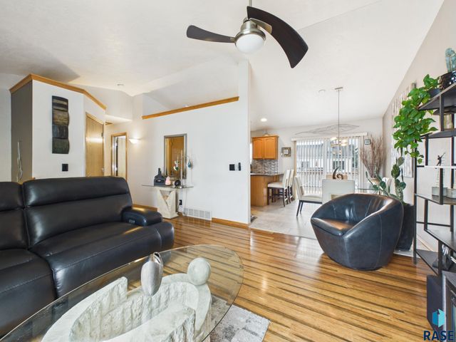 400 Philly Cir Circle, Harrisburg, SD 57032