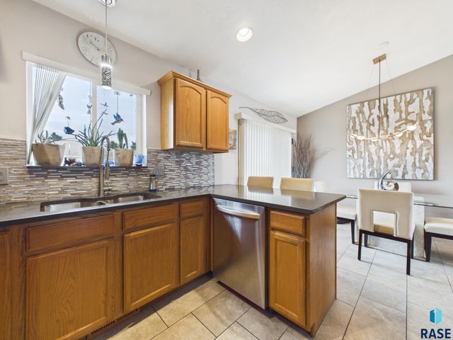 400 Philly Cir Circle, Harrisburg, SD 57032