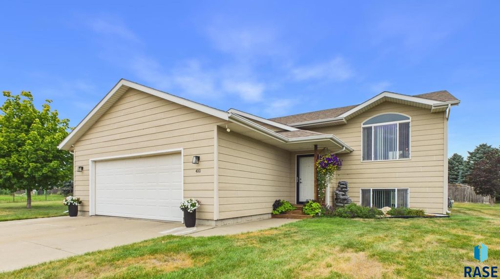 400 Philly Cir Circle, Harrisburg, SD 57032