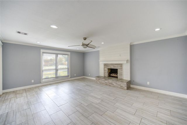 303 Old Bayou Drive, Dickinson, TX 77539