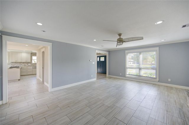 303 Old Bayou Drive, Dickinson, TX 77539