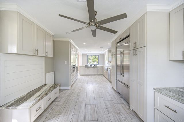 303 Old Bayou Drive, Dickinson, TX 77539