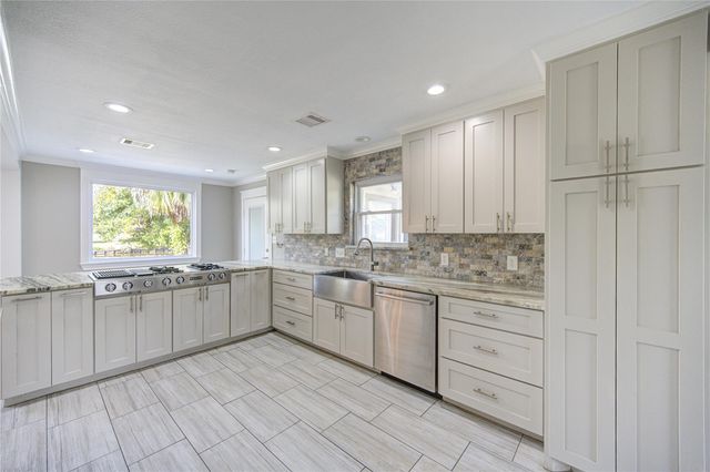 303 Old Bayou Drive, Dickinson, TX 77539