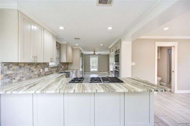 303 Old Bayou Drive, Dickinson, TX 77539