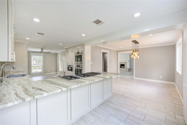 303 Old Bayou Drive, Dickinson, TX 77539