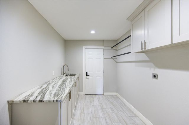 303 Old Bayou Drive, Dickinson, TX 77539