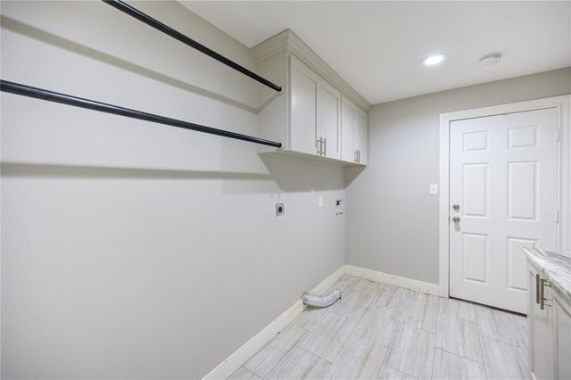 303 Old Bayou Drive, Dickinson, TX 77539