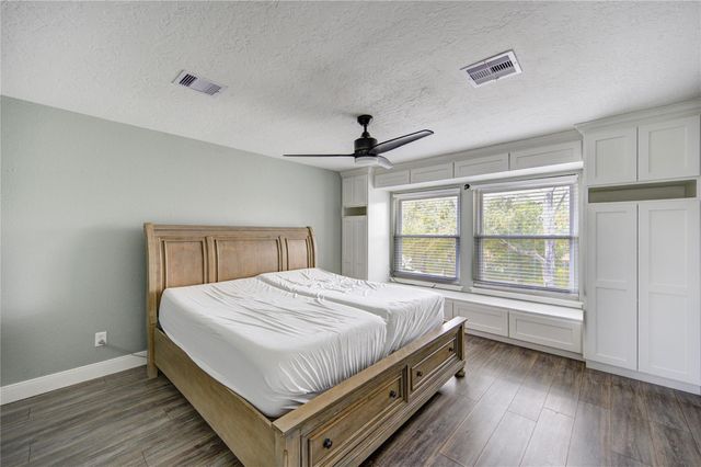 303 Old Bayou Drive, Dickinson, TX 77539