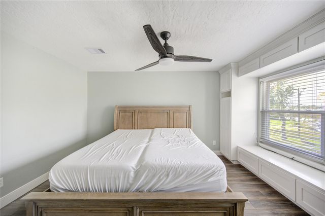 303 Old Bayou Drive, Dickinson, TX 77539