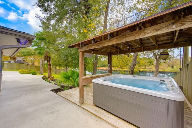 303 Old Bayou Drive, Dickinson, TX 77539