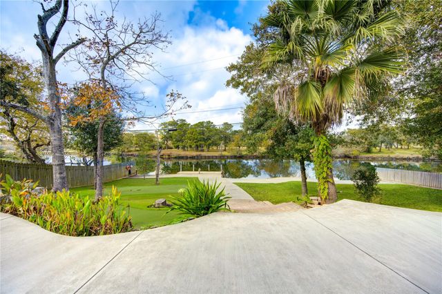 303 Old Bayou Drive, Dickinson, TX 77539