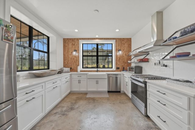 1094 Dunlavy Road, Cat Spring, TX 78933