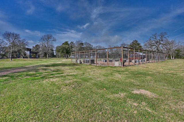 1094 Dunlavy Road, Cat Spring, TX 78933