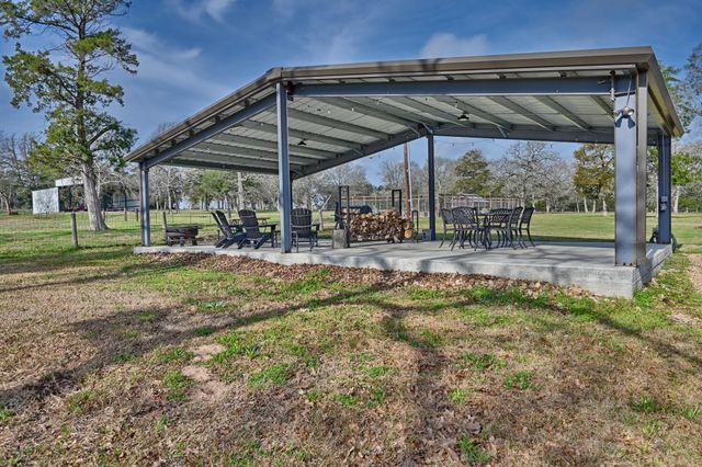 1094 Dunlavy Road, Cat Spring, TX 78933