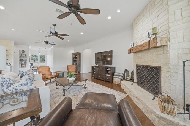 1094 Dunlavy Road, Cat Spring, TX 78933