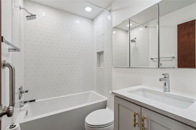 1474 NW 90th Street, Clive, IA 50325