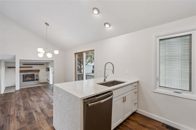 1474 NW 90th Street, Clive, IA 50325