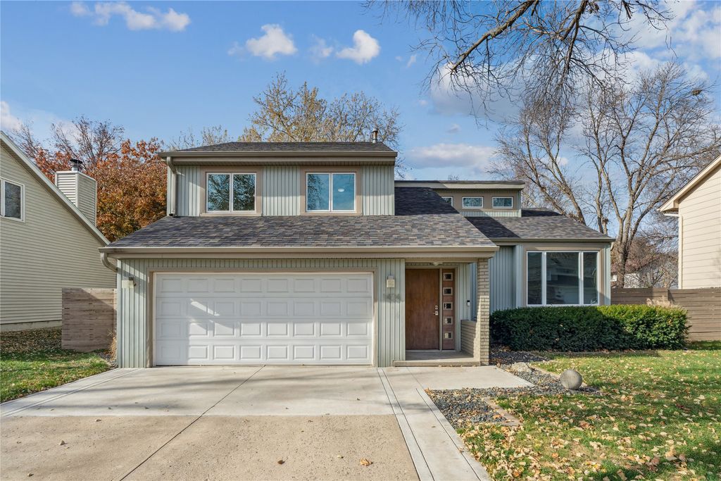 1474 NW 90th Street, Clive, IA 50325