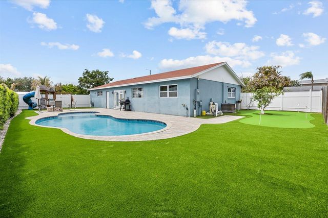 18945 SE Homewood Avenue, Tequesta, FL 33469