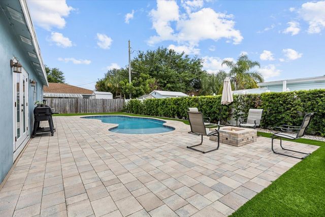 18945 SE Homewood Avenue, Tequesta, FL 33469