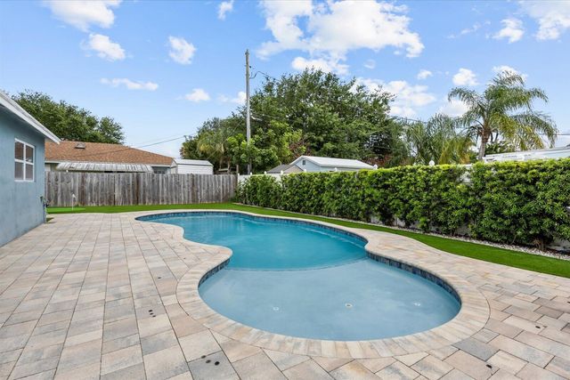 18945 SE Homewood Avenue, Tequesta, FL 33469