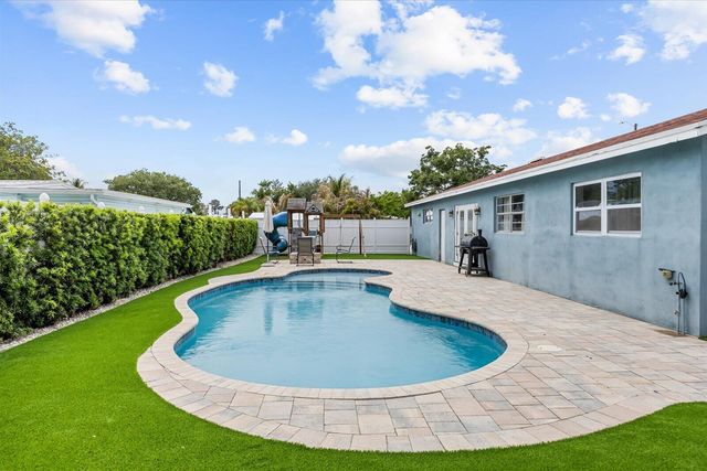 18945 SE Homewood Avenue, Tequesta, FL 33469
