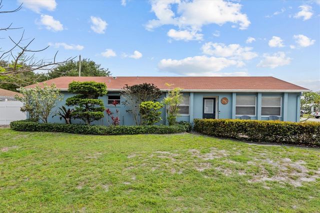 18945 SE Homewood Avenue, Tequesta, FL 33469
