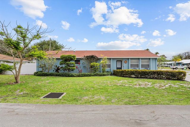 18945 SE Homewood Avenue, Tequesta, FL 33469