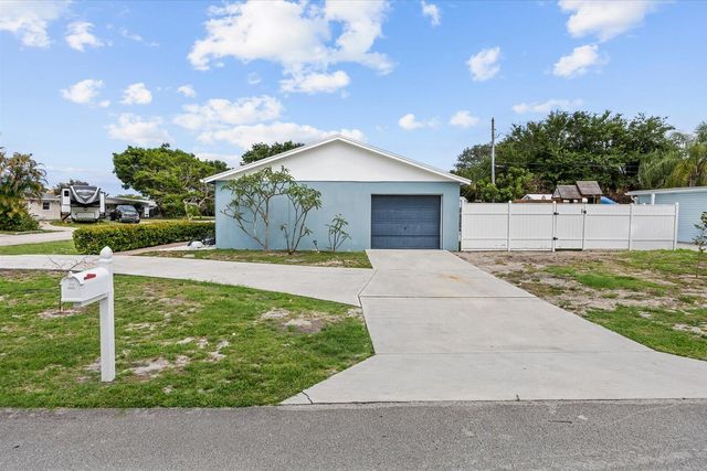 18945 SE Homewood Avenue, Tequesta, FL 33469
