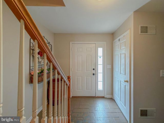 4061 LAUREL LN, Mount Joy, PA 17552