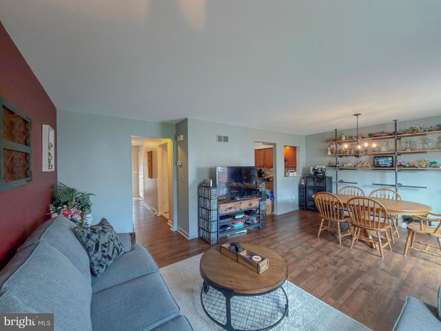 4061 LAUREL LN, Mount Joy, PA 17552