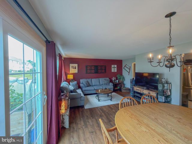 4061 LAUREL LN, Mount Joy, PA 17552