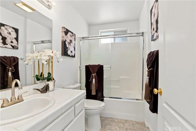 18334 Keswick St., Reseda, CA 91335